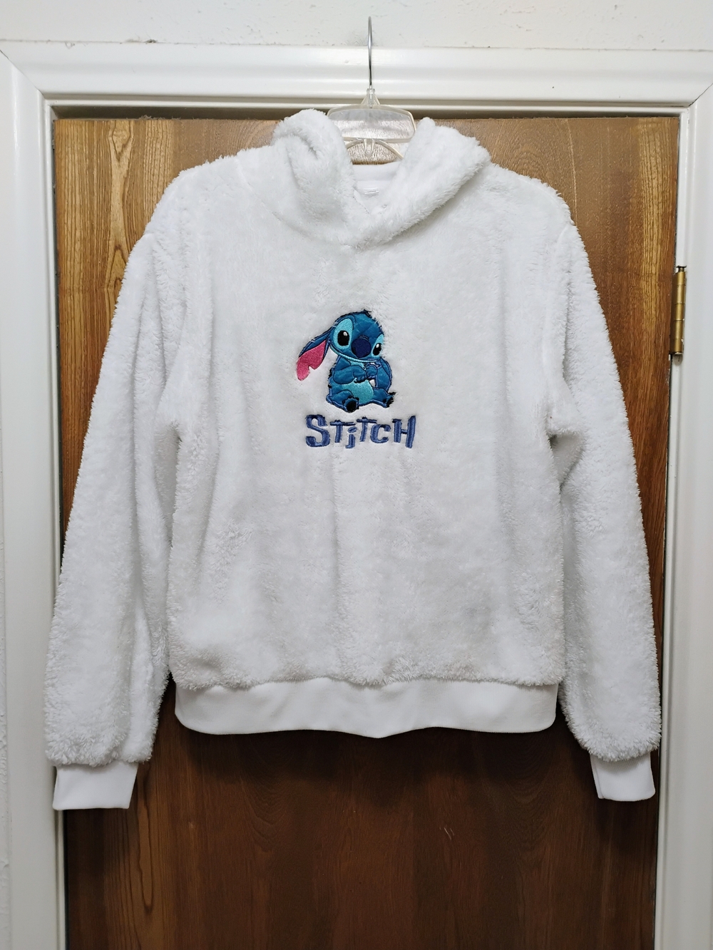 Disney White Sherpa Hoodie Pullover with Cute Stitch Embroidery. Size XL